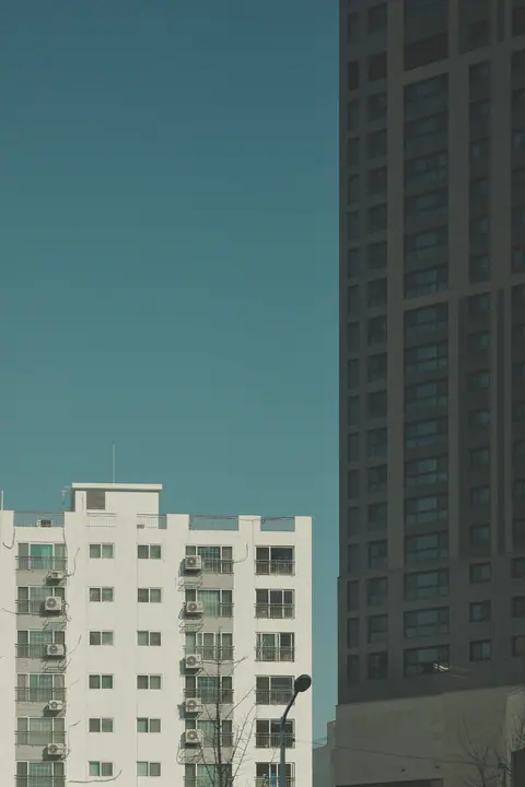 Room 210 · 03